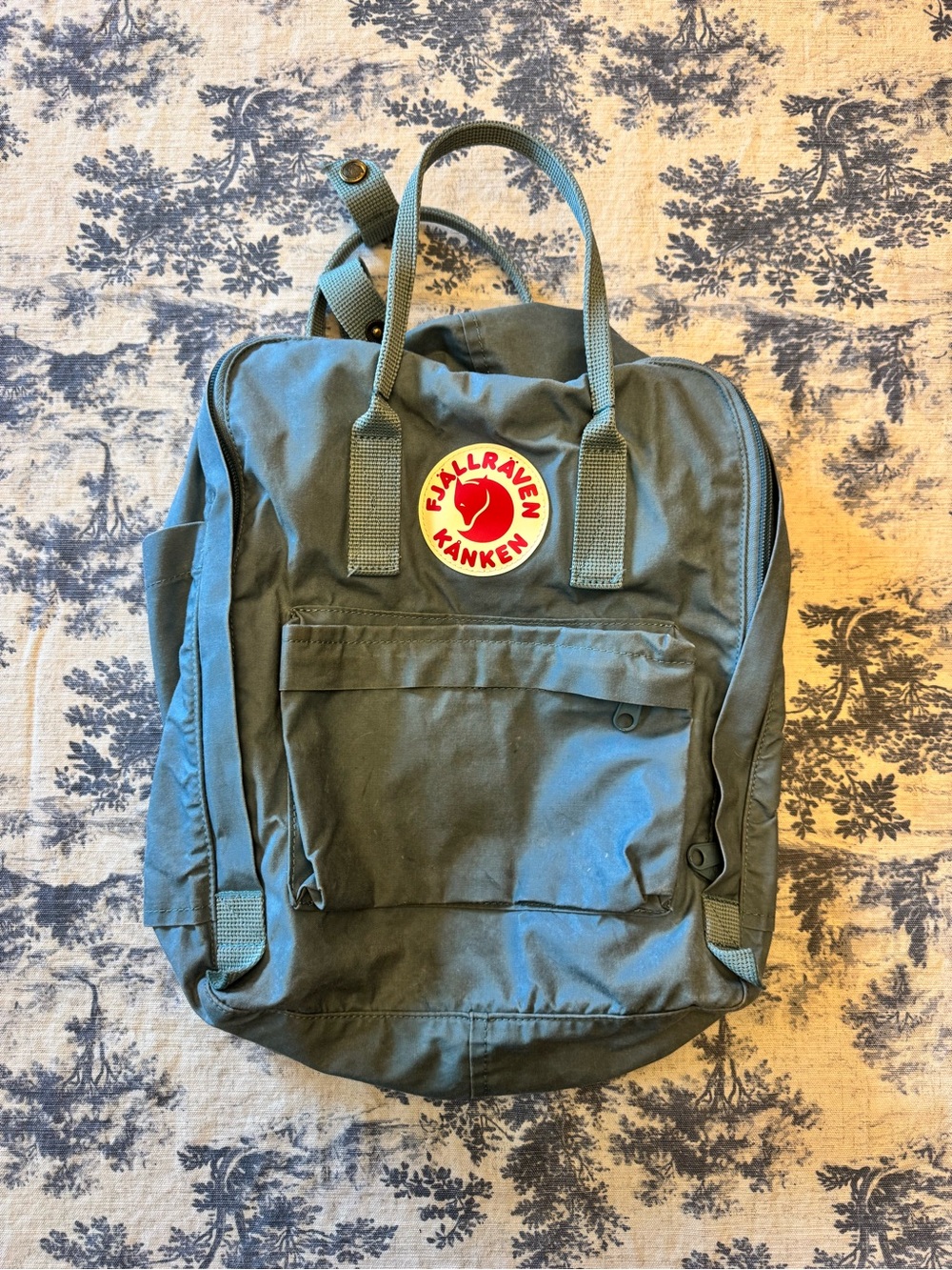 Fjallraven Kanken Backpack in blue with Red Logo - Picture 2 of 5